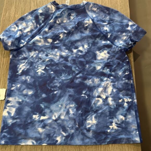 Lululemon Sun Shelter Short Sleeve Rash Guard Speckle Dye Blue Multi size XS NWT - Picture 8 of 8
